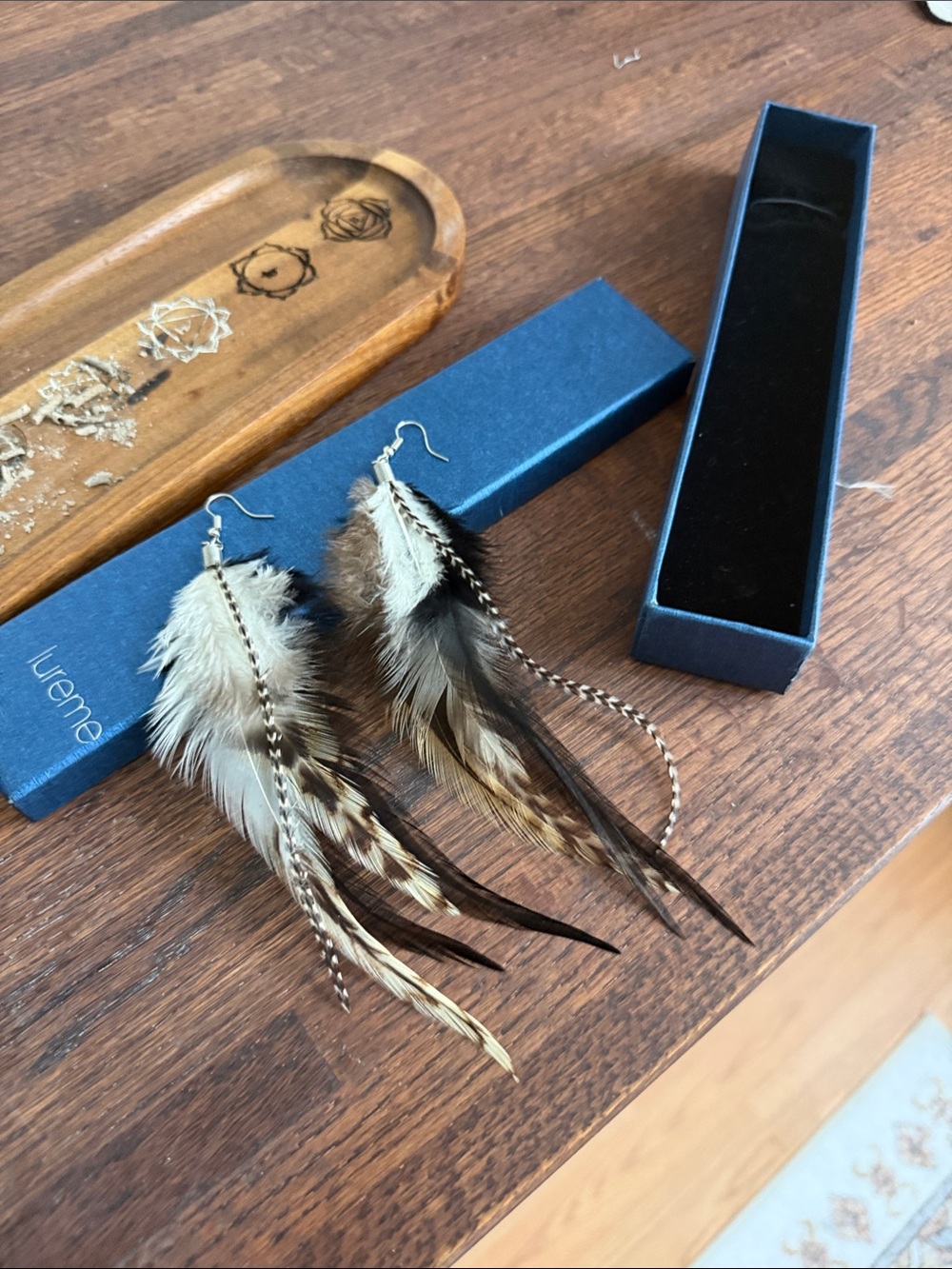 Lureme Brown Feather Dangle Earrings – Natural Boho Statement
